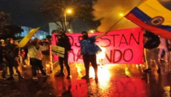 Denunciano una notte di terrore in Colombia per la repressione della polizia